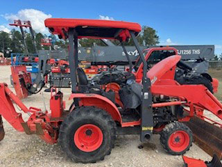 USED 2020 Kubota M26 Backhoe - Image 2