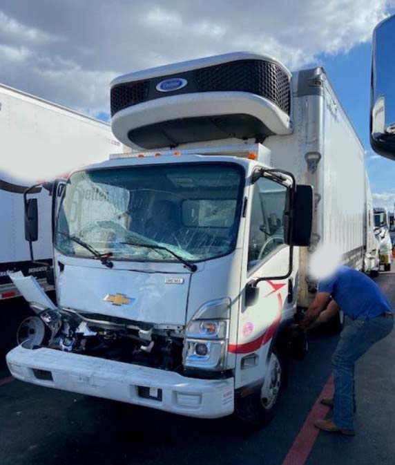 2022 Chevrolet 4500XD Reefer Box Truck - Image 2