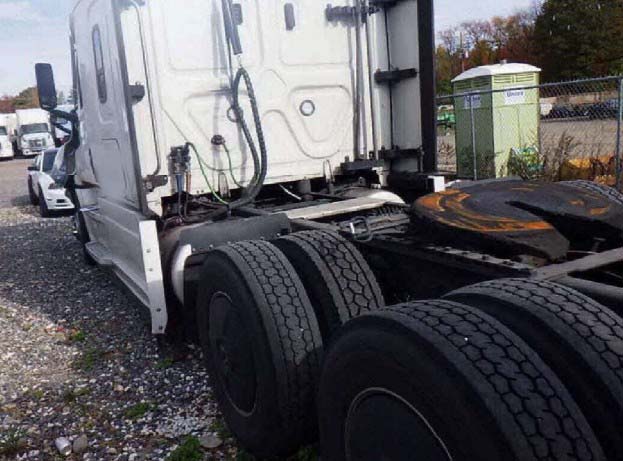 2022 Freightliner Cascadia - Image 3