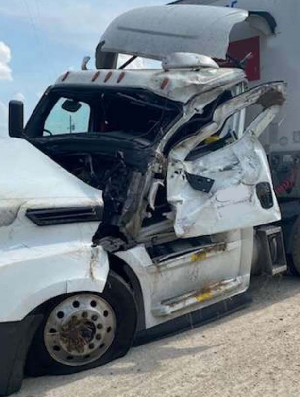 2022 Freightliner Cascadia - Image 2