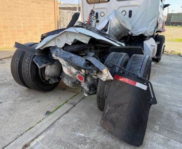 2022 Freightliner Cascadia - Image 3