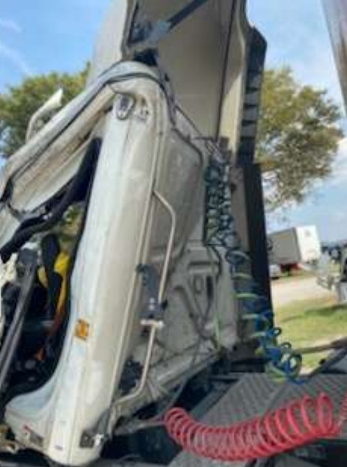 2022 Freightliner Cascadia - Image 4