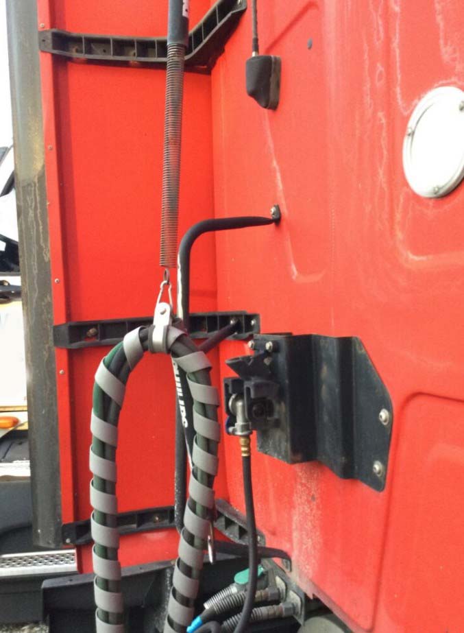 2022 International LT625 - Image 18