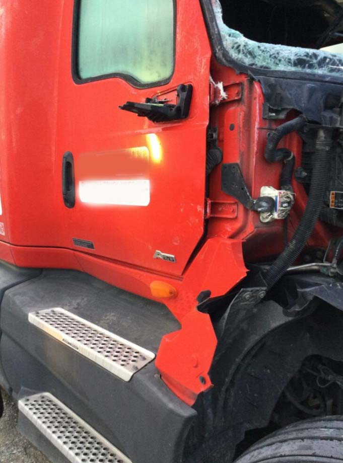 2022 International LT625 - Image 20