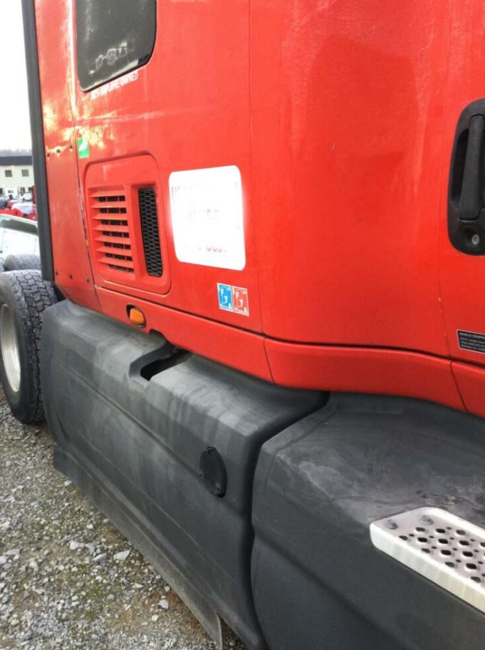 2022 International LT625 - Image 21