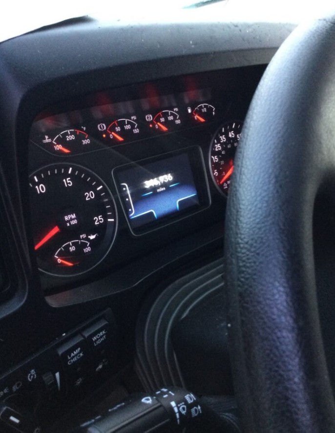 2022 International LT625 - Image 27