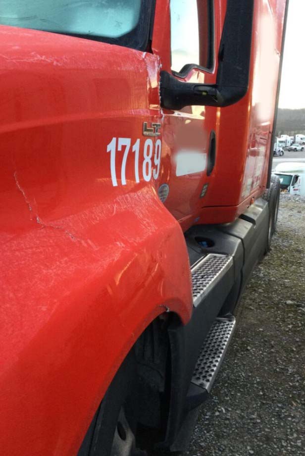 2022 International LT625 - Image 6