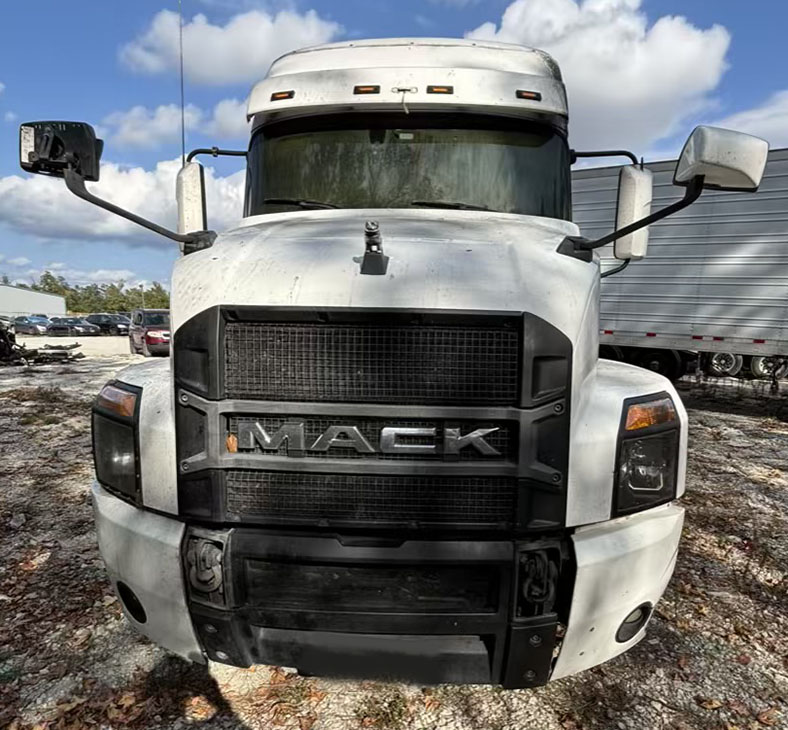 2022 Mack Anthem - Image 3