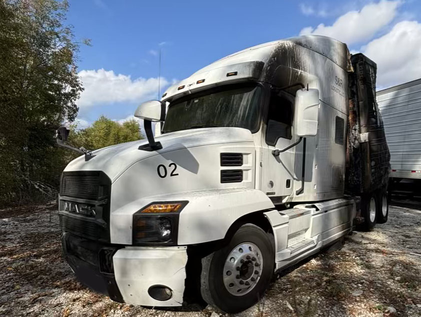 2022 Mack Anthem - Image 4