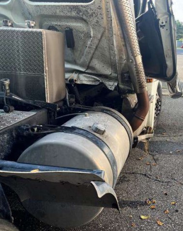 2023 Freightliner New Cascadia - Image 2