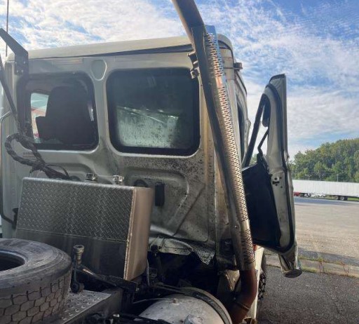 2023 Freightliner New Cascadia - Image 4