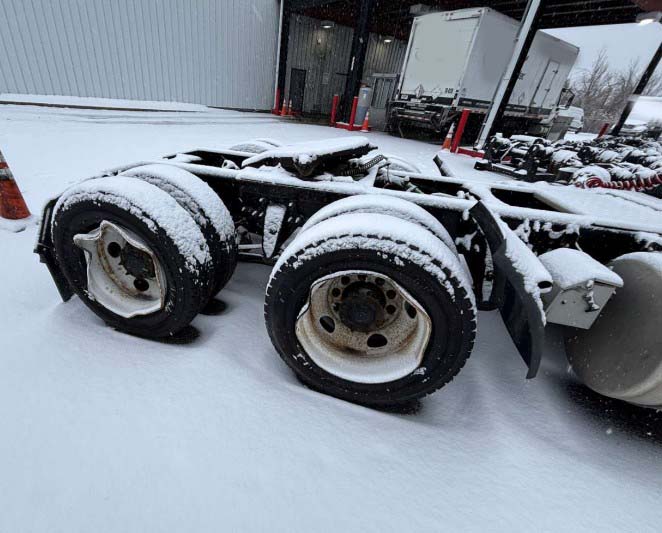 2023 Freightliner Cascadia 126 - Image 3