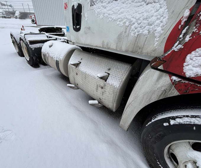 2023 Freightliner Cascadia 126 - Image 4