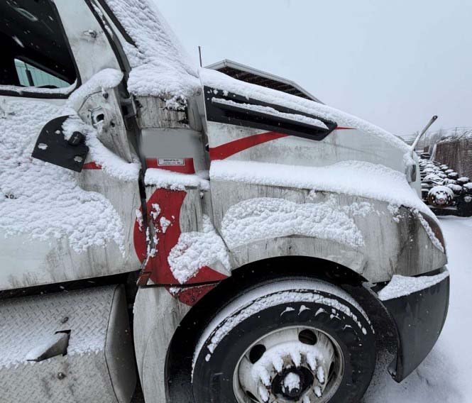 2023 Freightliner Cascadia 126 - Image 5