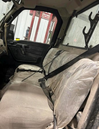 2023 John Deere Gator HUV 835R - Image 15