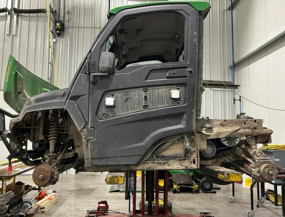 2023 John Deere Gator HUV 835R - Image 4