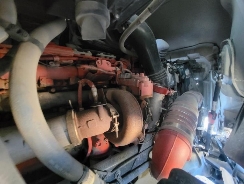 2023 Kenworth T680 - Image 10