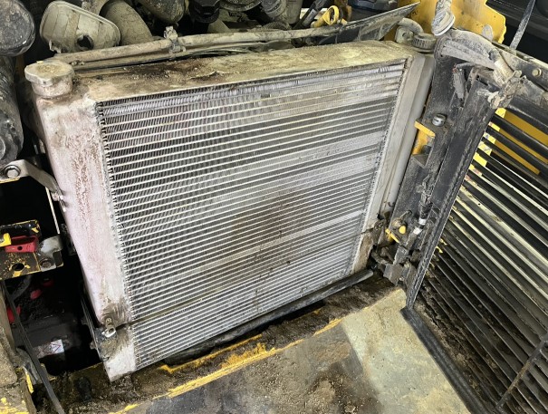 2023 New Holland L328-NR Skid Steer - Image 13