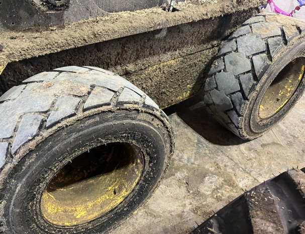 2023 New Holland L328-NR Skid Steer - Image 19