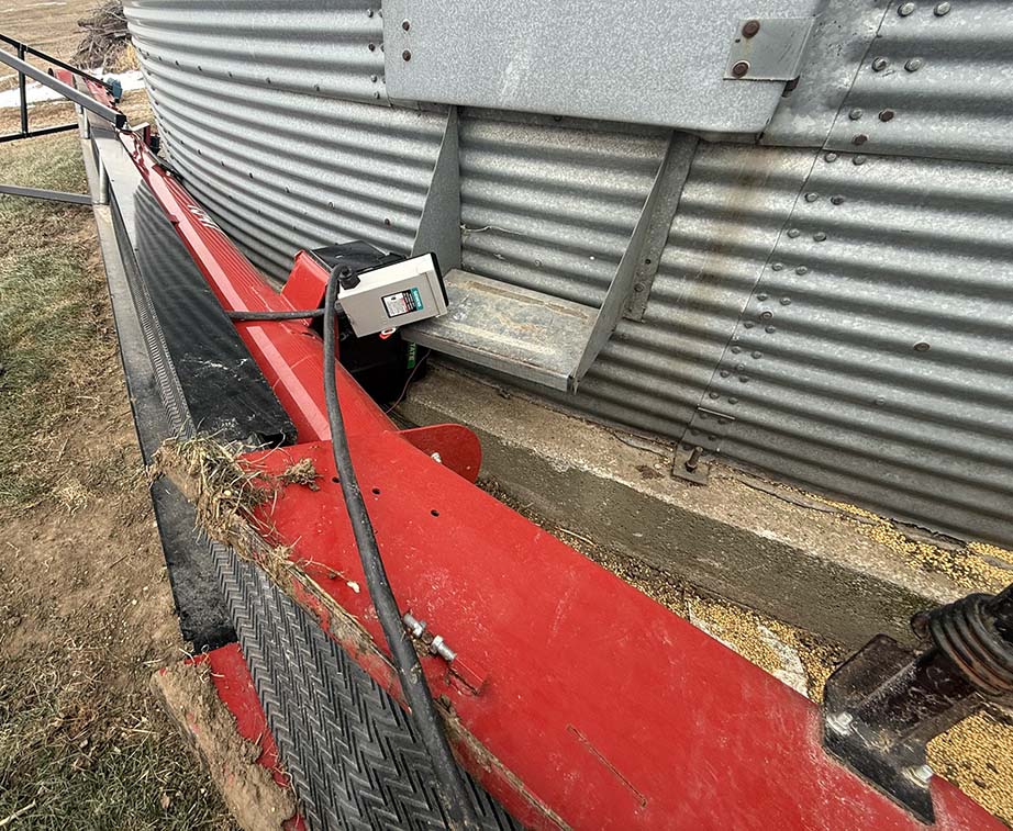 2023 Universal 1547 Auger - Image 2