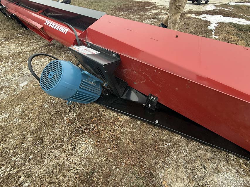 2023 Universal 1547 Auger - Image 3