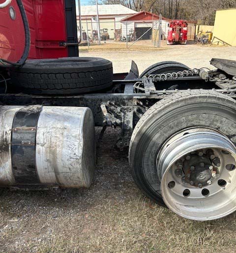 2023 Volvo VNL - Image 10