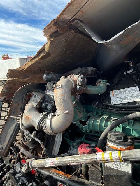 2023 Volvo VNL - Image 14