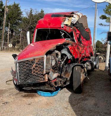 2023 Volvo VNL - Image 17