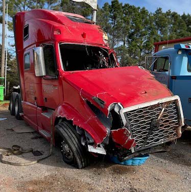 2023 Volvo VNL - Image 2