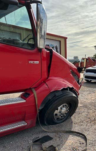 2023 Volvo VNL - Image 3