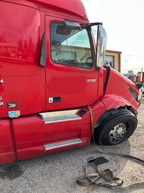 2023 Volvo VNL - Image 4