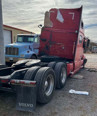 2023 Volvo VNL - Image 7