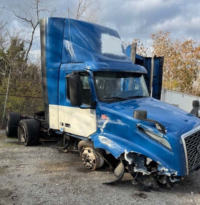 2023 Volvo VNL64T300 - Image 3