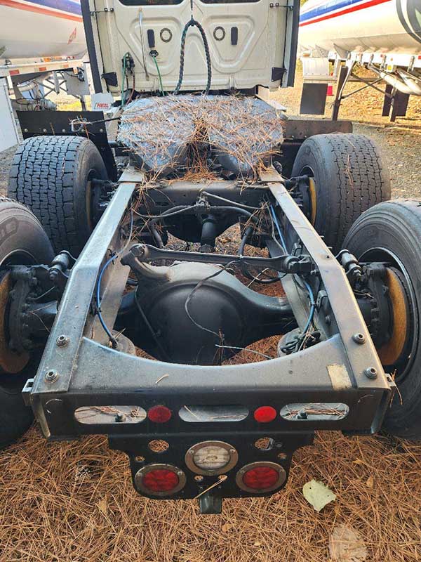 2025 Freightliner Cascadia - Image 10