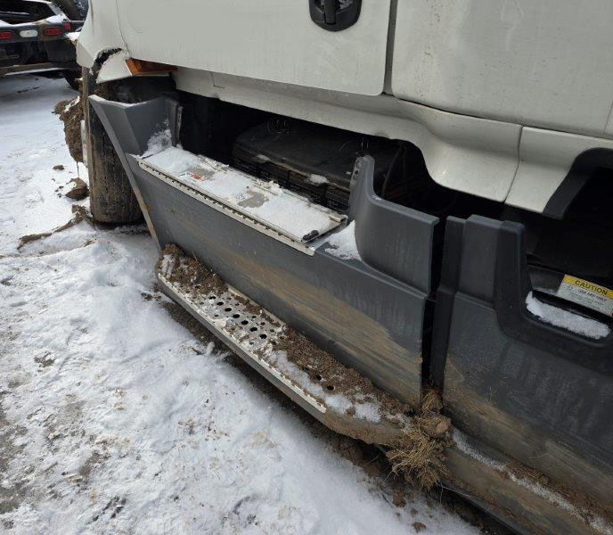 2025 Freightliner Cascadia - Image 10