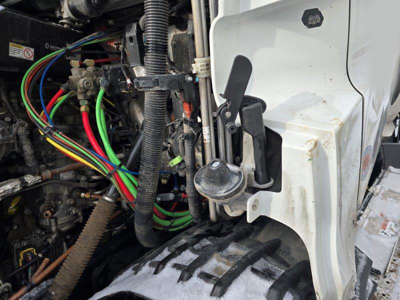 2025 Freightliner Cascadia - Image 12