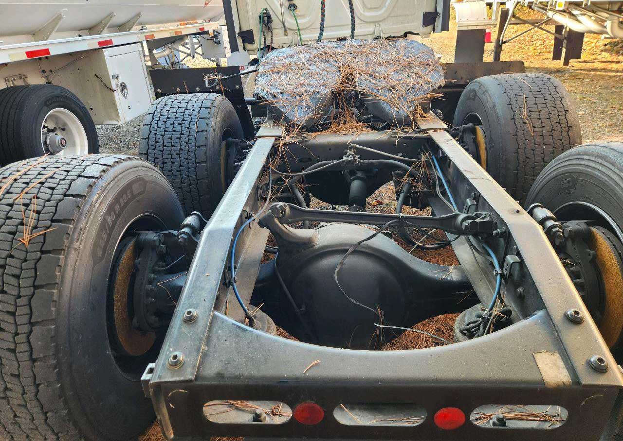 2025 Freightliner Cascadia - Image 13