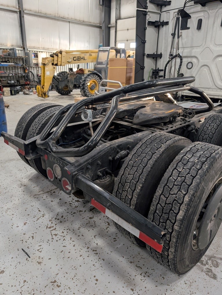 2025 Freightliner Cascadia - Image 14