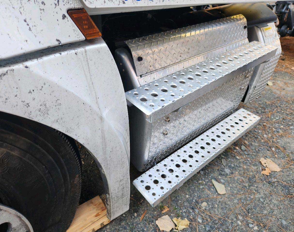 2025 Freightliner Cascadia - Image 15