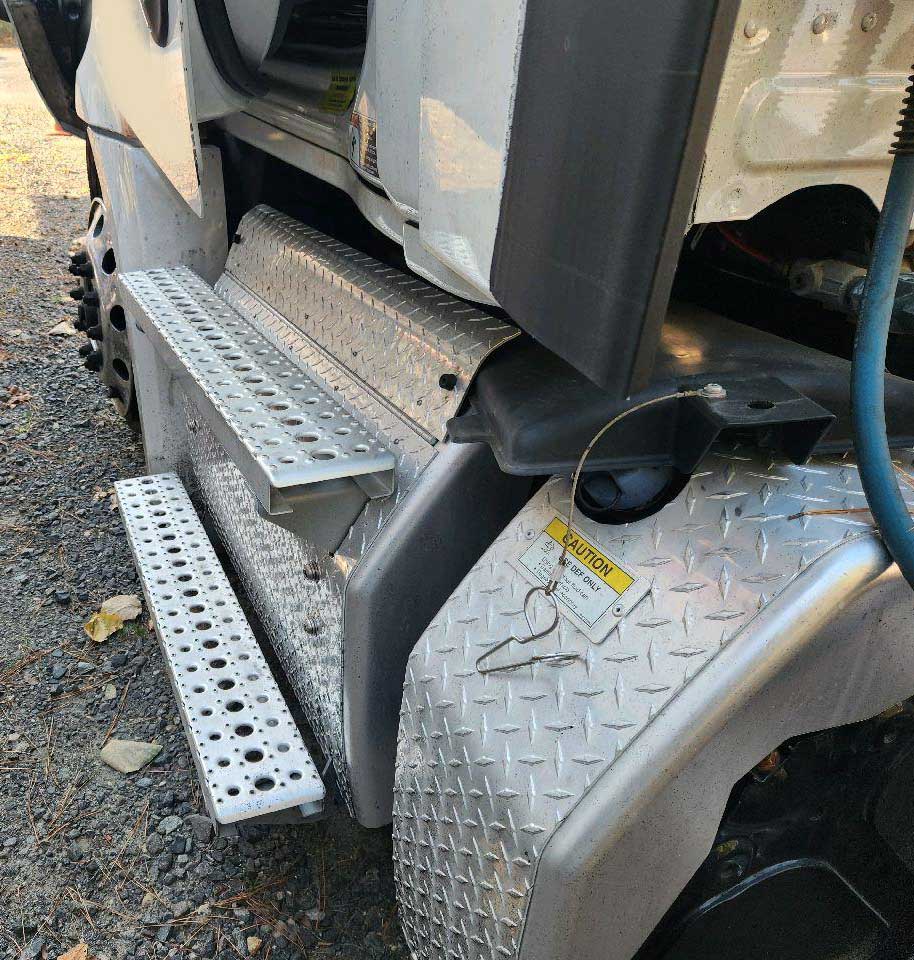 2025 Freightliner Cascadia - Image 16