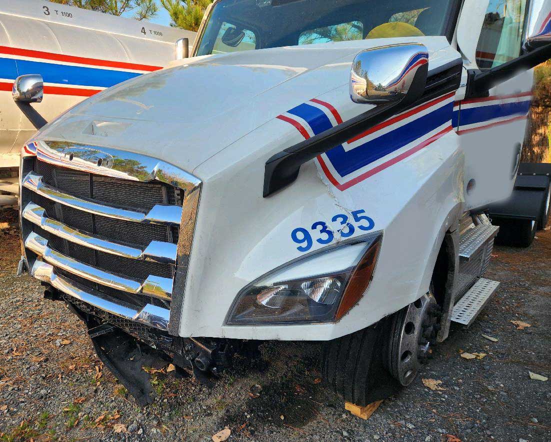 2025 Freightliner Cascadia - Image 2