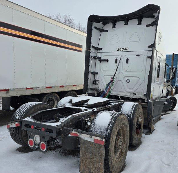 2025 Freightliner Cascadia - Image 3