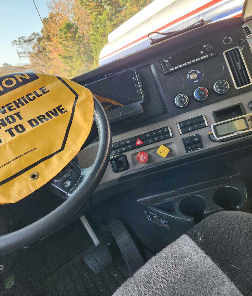 2025 Freightliner Cascadia - Image 34