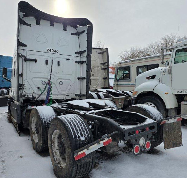 2025 Freightliner Cascadia - Image 4
