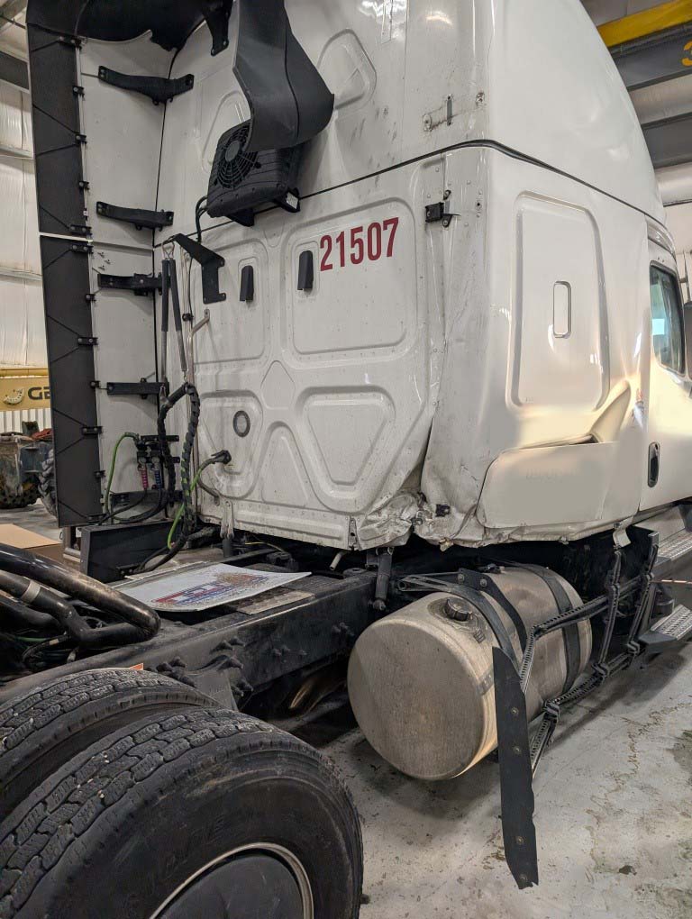 2025 Freightliner Cascadia - Image 4