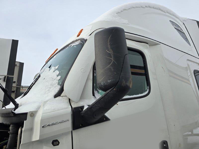 2025 Freightliner Cascadia - Image 8