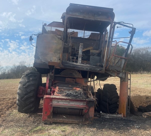1986 Case IH 1660 Combine - Image 2