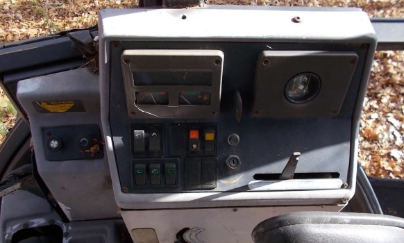 1992 Ford New Holland 555C Backhoe - Image 10