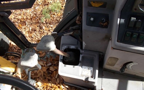 1992 Ford New Holland 555C Backhoe - Image 9