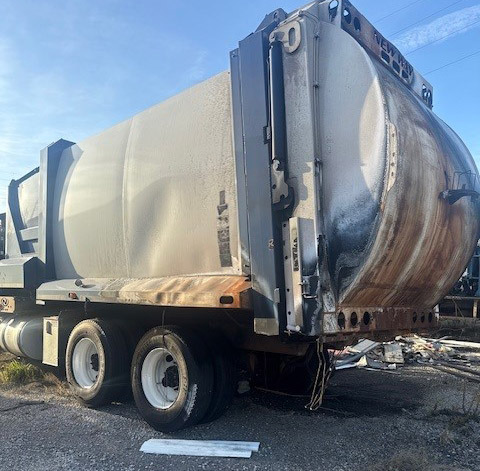 2025 Battle Motors LET2-46 Sidewinder Garbage Body Truck - Image 2